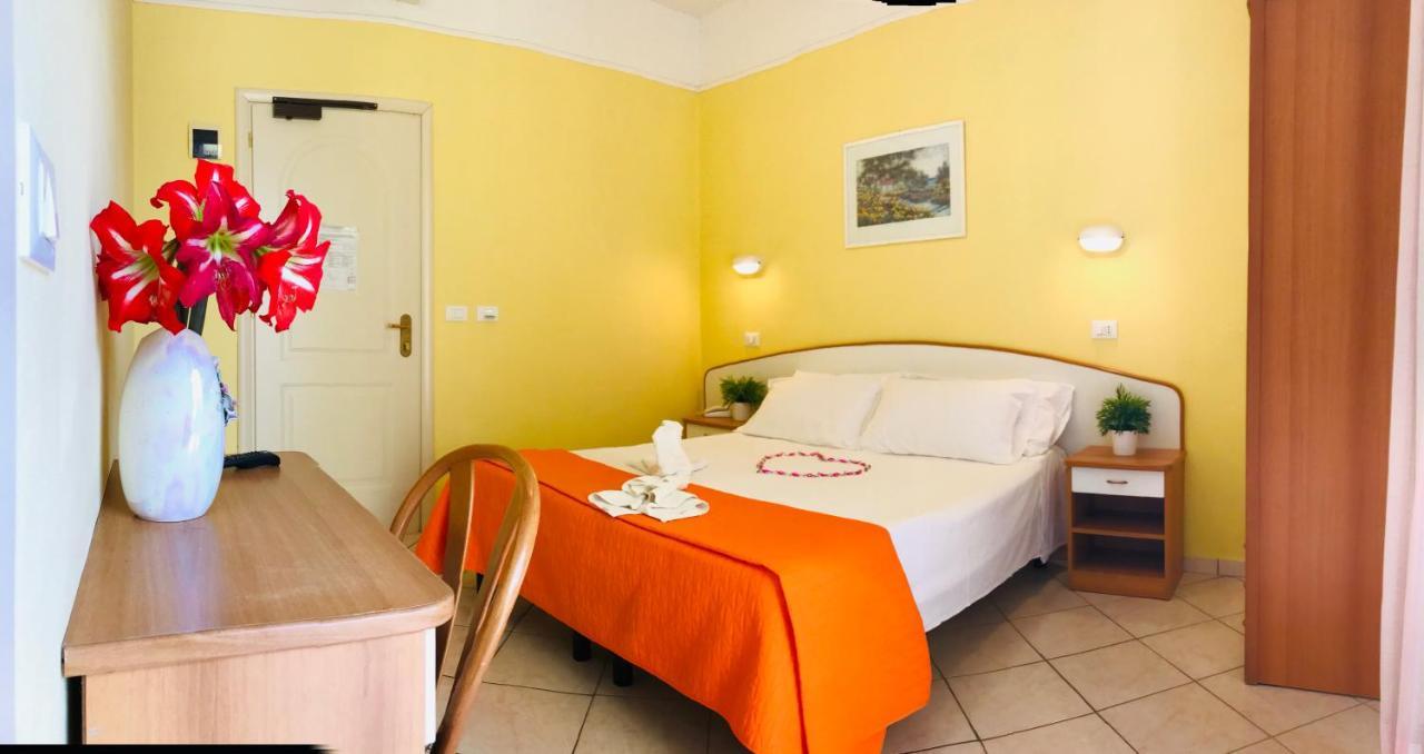 Hotel Naica Rimini Eksteriør bilde